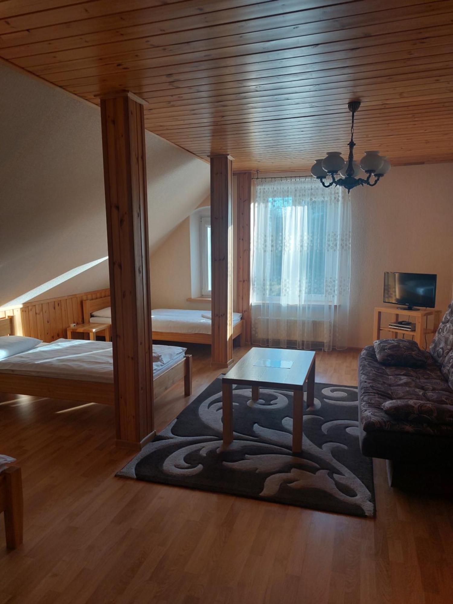 Asmonienes Sveciu Namai "Senoji Mokyklele" Hotel Smalininkai Exterior foto